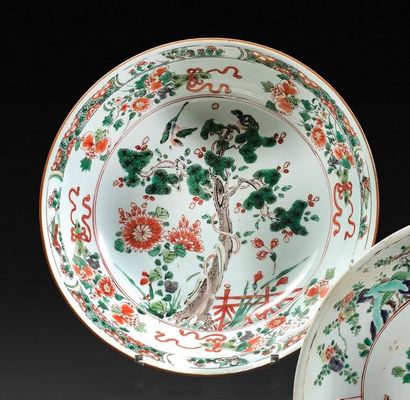 CHINE, Compagnie des Indes - Époque KANGXI (1662-1722) Bol en porcelaine famille...