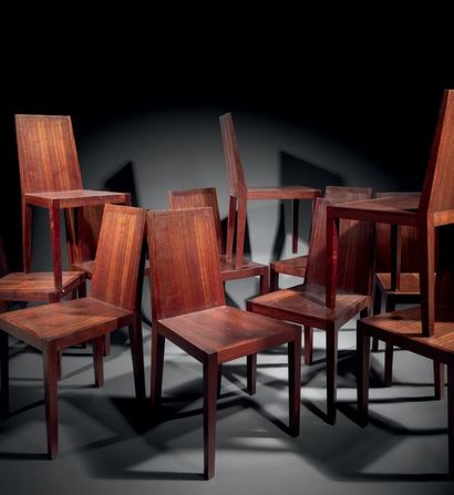 RICHARD PEDUZZI (NÉ EN 1943) 
Suite de douze chaises en placage d'amarante à dossier...