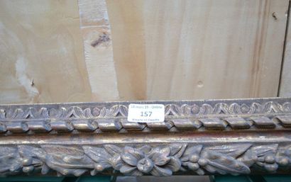 null Cadre en bois et stuc doré de style Louis XIII à décor de paquets de lauriers...