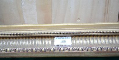 null Cadre en bois et stuc doré de style Louis XVI à décor d'oves, canaux et perles...