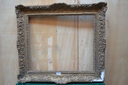 null Cadre en bois et stuc doré de style Louis XIV

53,5 x 45,5 cm - Profil : 9 cm...