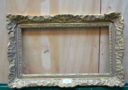 null Cadre en bois et stuc doré de style Louis XIV

38 x 20 - Profil : 5,5 cm

(...