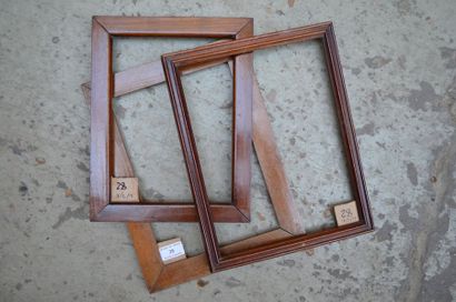 null Trois baguettes en bois mouluré

XXe siècle (accidents)

19,3 x 27,5 cm - Profil...