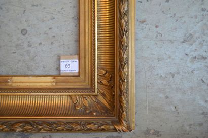 null Cadre à canaux en bois et stuc doré

Epoque Napoléon III (accidents)

14,7 x...