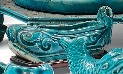 CHINE Époque Kangxi (1662-1722) Lave-pinceaux en forme de soulier en porcelaine émaillé...