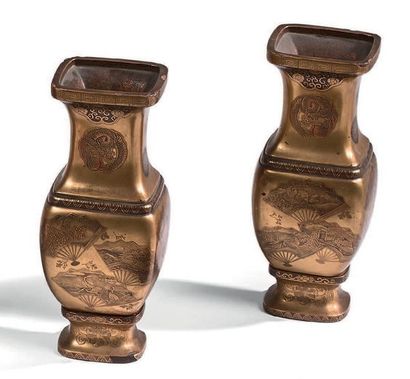 JAPON - Epoque EDO (1603 - 1868), XIXe siècle Paire de vases balustres en laque fundame...