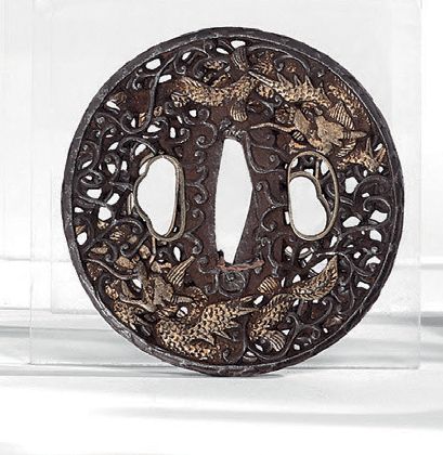 JAPON 
Ensemble de quarante tsuba en fer, certaines incrustées de laiton et de cuivre...