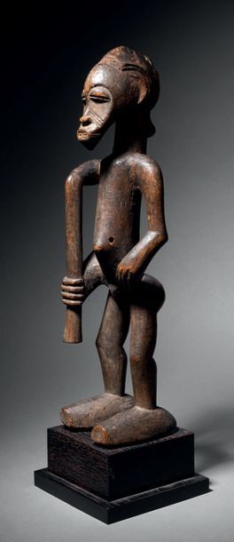 null Statue Sénoufo, Côte d'Ivoire
Bois à patine brune brillante
H. 36,5 cm

Senufo...
