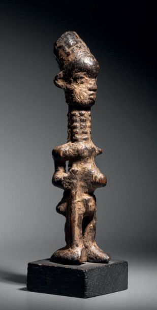 null Statuette Bena Lulua, République Démocratique du Congo
Bois
H. 15,5 cm

Bena...