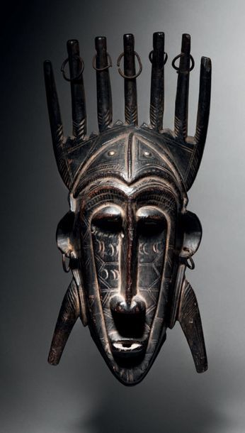 null Important masque de la société du Ntomo, Bamana, Mali
Bois dur à ancienne patine...