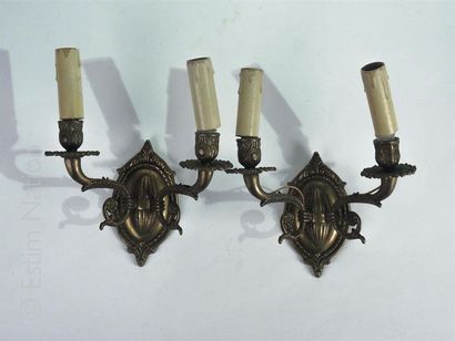 Paire d'APPLIQUES Pair of gilded metal wall lights with two arms of lights. Electrified....