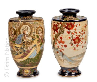 JAPON Paire de vases en céramique émaillée à décor polychrome et or dit SATSUMA de...