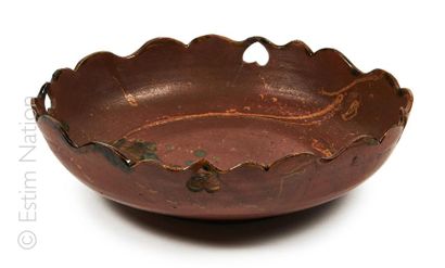 Japon XIXème siècle Polylobed bowl in Bizen sandstone, the sides with openwork decoration...
