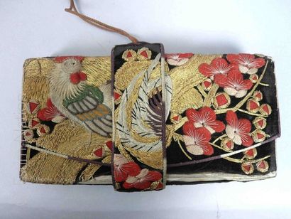 JAPON - Epoque MEIJI (1868 - 1912) Set of three pockets, two in velvet and embroidered...