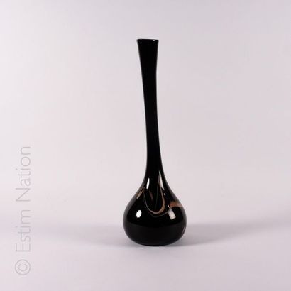 VASE SOLIFLORE Large black opaque blown glass soliflora vase.
Brand under the VM...