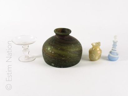 VERRERIES Set of glassware in the old-fashioned taste, including a "tazza" shaped...