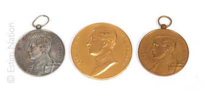 MÉDAILLES D'après DELPORTE
Médaille en bronze doré figurant à l'avers le portrait...