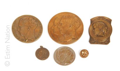 D'APRES RAV - MEDAILLES Set of gilt bronze medals after RAV comprising : 

- circular...