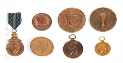 MÉDAILLES Set comprising: 

- Medal in patinated bronze "To the creators of the Belgian...