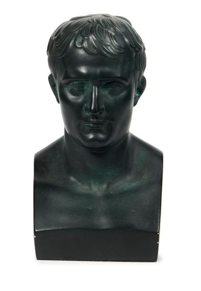 D'APRES CANOVA - NAPOLEON IER D'après Antonio CANOVA (1757-1822)

Buste de Napoléon...