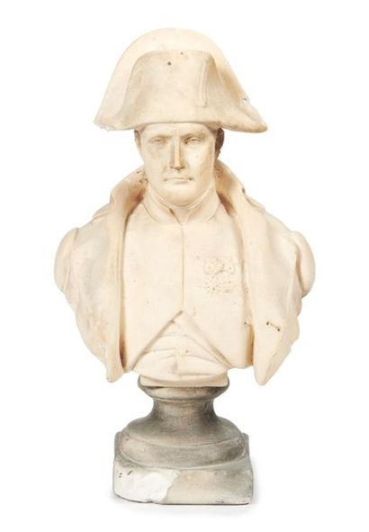 NAPOLEON EN BUSTE Buste de Napoléon Ier

Epreuve en plâtre à patine beige et grise,...
