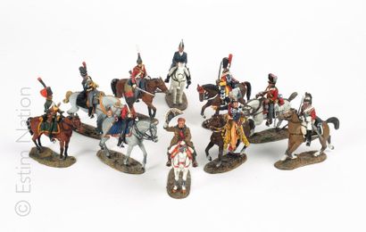 FIGURINES Ensemble de dix figurines en plomb polychromes représentant des soldats...