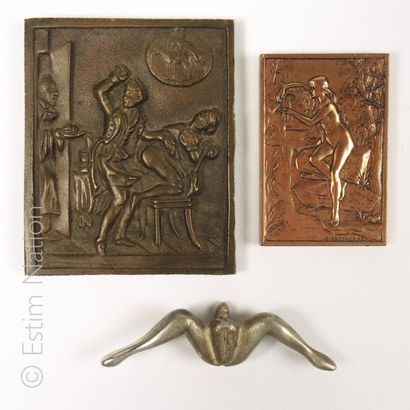 EROTICA Ensemble de plaques en bronze / 
- l'un à sujet érotique. Dimensions : 8.3...