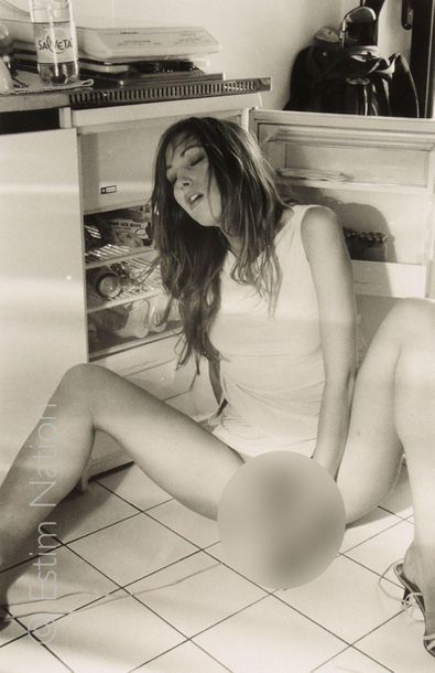 PARIS COQUIN circa 1990 ANONYME Photographe non identifié
"Femme assise devant un...