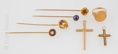 LOT en or jaune 18K (750/°°) yellow gold set of 
- 4 pins enhanced with a grey pearl,...