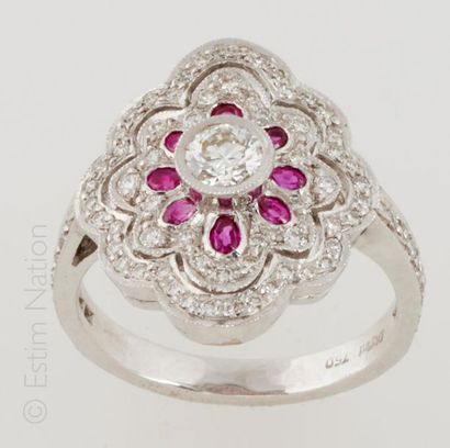 BAGUE DIAMANTS RUBIS Ring in 18K (750/°°) white gold with an animated diamond shape...