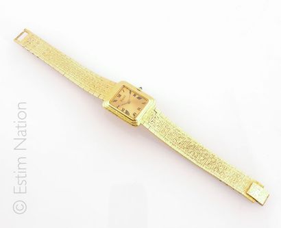 PIAGET Modèle Beta. Montre bracelet en or jaune 18K (750°/00) cadran doré signé chiffres...