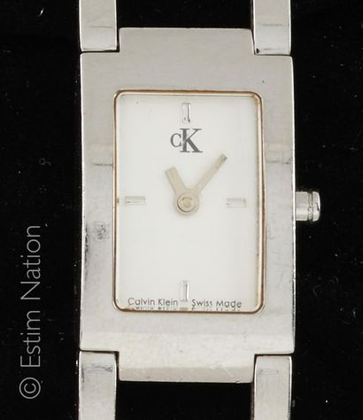 CALVIN KLEIN Montre bracelet de dame en acier, boitier rectangulaire, cadran signé,...