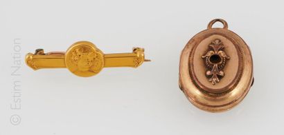 Bijoux anciens Lot en métal doré comprenant une petite épingle FIX centré d'une tête...