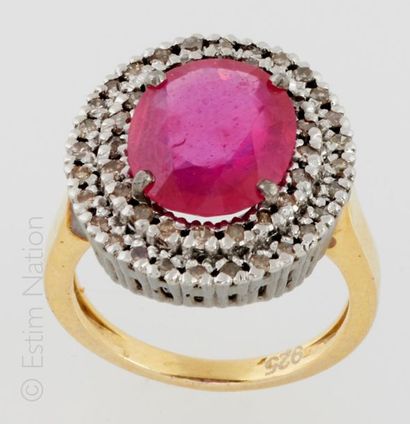 BAGUE RUBIS DIAMANTS Ring in silver and 925/°° silver-gilt centered with an important...