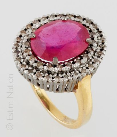 BAGUE RUBIS DIAMANTS Ring in silver and 925/°° silver-gilt centered with an important...