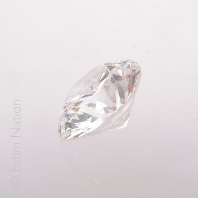 DIAMANT 4.19 CARAT Solitaire en platine (950 millièmes) orné d'un diamant demi-taille...