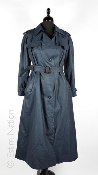 YVES SAINT LAURENT RIVE GAUCHE CIRCA 1975 TRENCH COAT en coton bleu marine (env T...