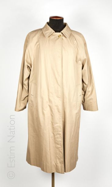 BURBERRYS' vintage Men's beige cotton/polyester pads, tartan lining, two pockets...