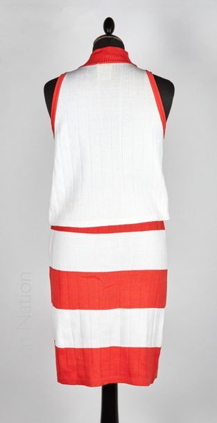 COURREGES Paris circa 1970 ENSEMBLE en tricot de coton côtelé rayé rouge et blanc...