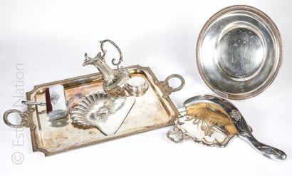 ARTS DE LA TABLE Important silver plated metal set comprising in particular: 
- large...