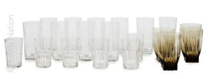 BACCARAT ET DIVERS BACCARAT

Six flat-bottomed crystal water cups with faceted decoration,...