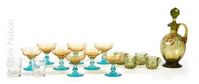 SERVICE A LIQUEURS Liqueur service in green colored goblet glass with enamelled decoration...