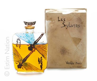 VIOLET LUCIEN GAILLARD "Les Sylvies" Flacon de parfum en verre, a decoupe carree,...