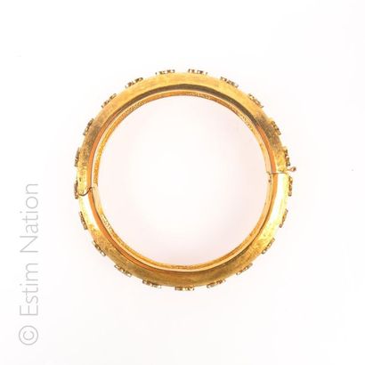 CHANEL Vintage JONC articulé en métal doré rehaussé de CC (diam : env 7 cm) (signé,...