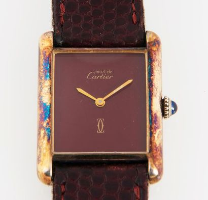 CARTIER. MUST Montre bracelet, boîtier rectangulaire en vermeil 925°/00 (oxydations)...