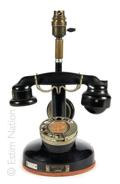Téléphone DUNYACH & LECLERT

Téléphone en métal et bakélite noir, modèle n° 2275
Travail...