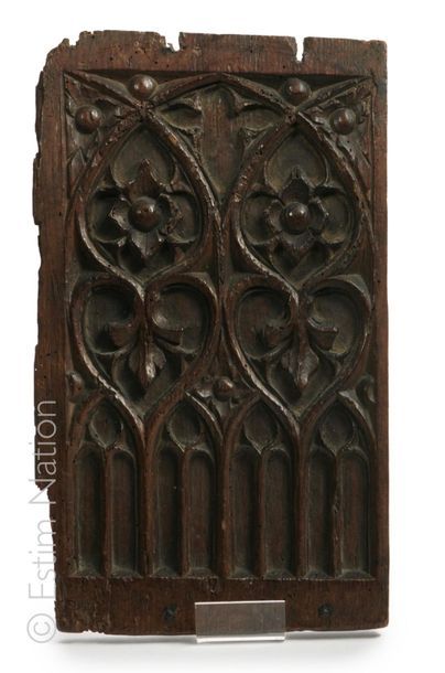 HAUTE EPOQUE Oak panel carved with gothic and cordiform
motifs Probably from a
Circa...