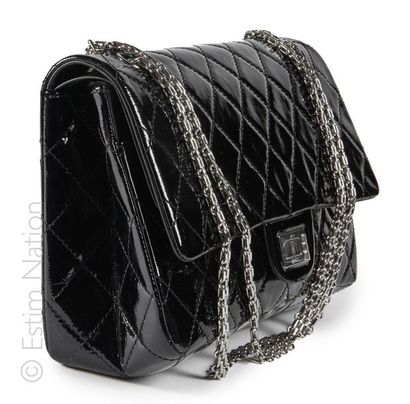 CHANEL (2014) BAG 2.55 GM in padded black patent leather, double chrome chain, black...
