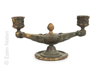 BOUGEOIR STYLE LOUIS XVI Bougeoir de table en bronze ciselé partiellement doré à...