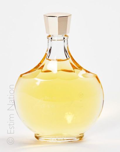 NINA RICCI « Farouche » Flacon en verre, creation Lalique. Contenant 200mL d'Eau...